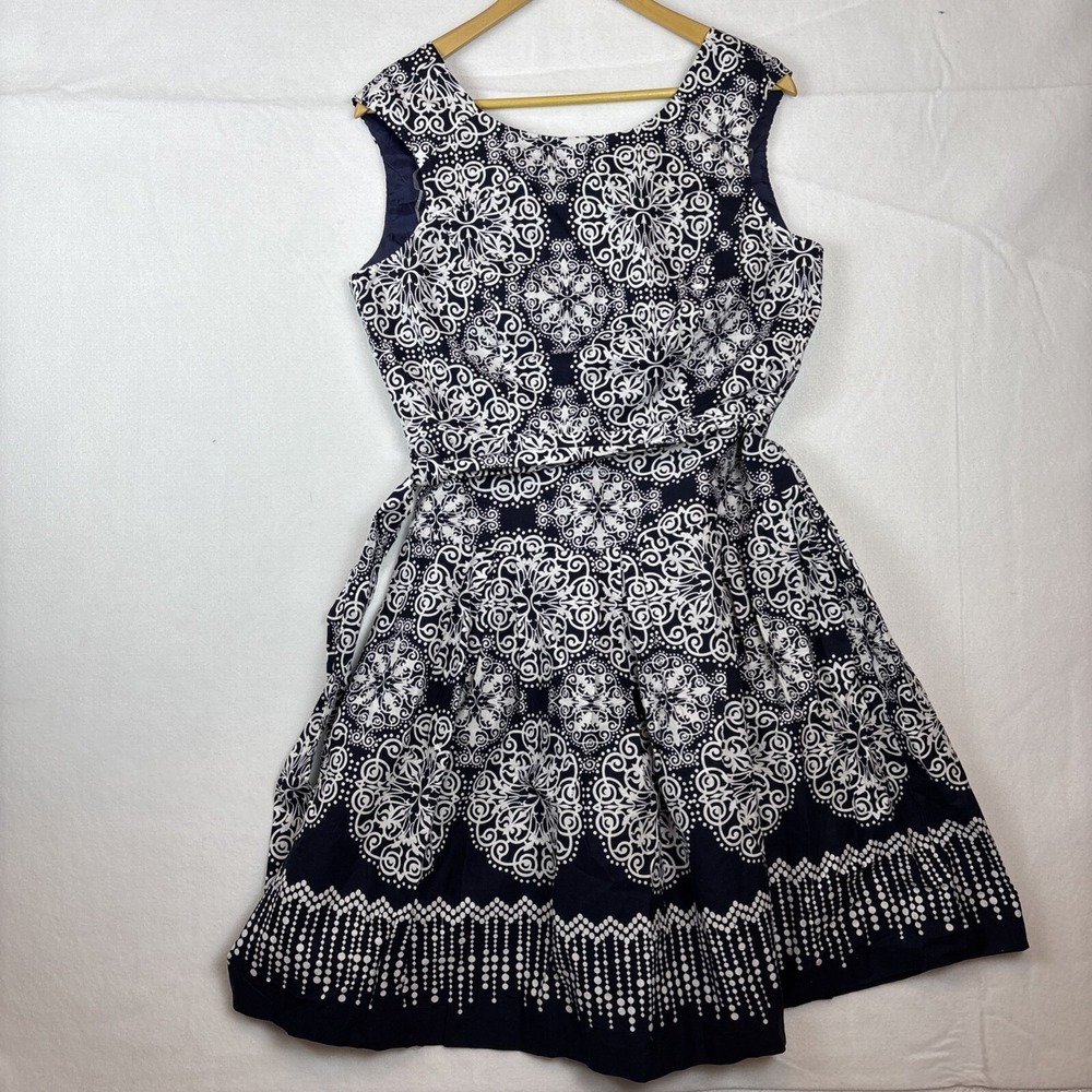 Chadwicks Navy White Paisley A-Line Belted Cotton Dress Size 8 Knee V-Back